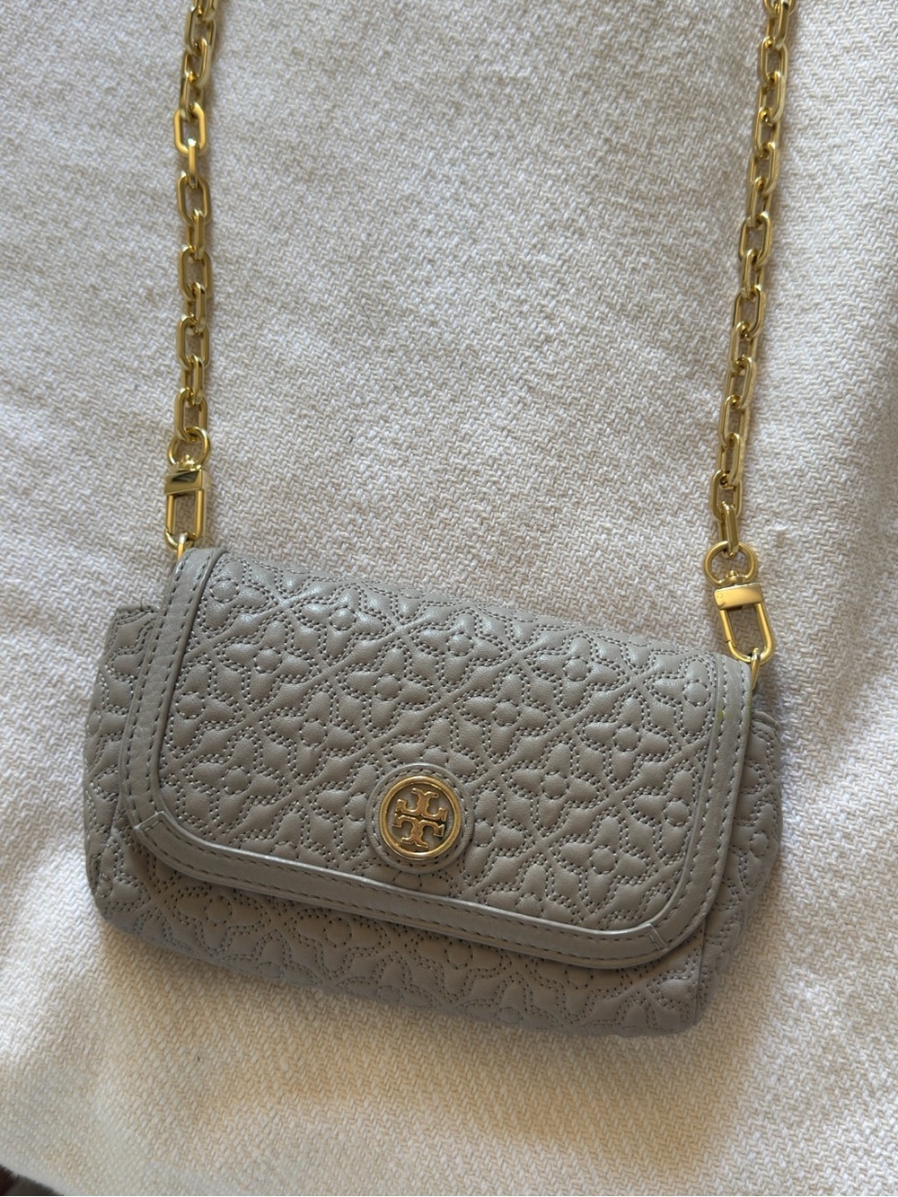 Tory Burch Quilted Leather Crossbody Bag in Light Gray with Gold Chain